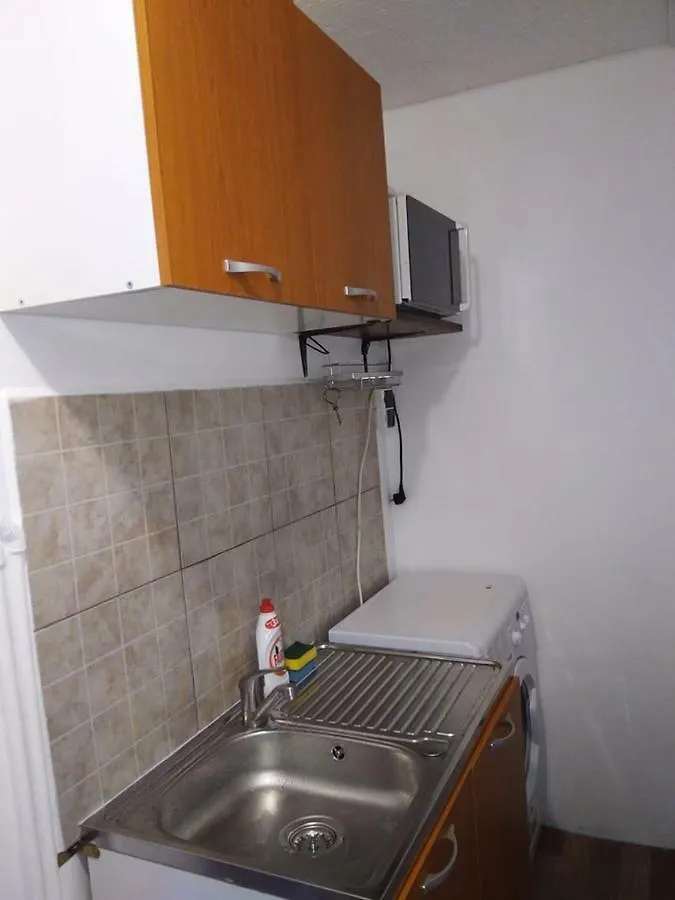 Friendly House - Self Check-In Apartment Bucharest
